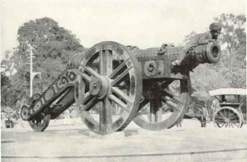 Zamzama Cannon (now in Lahore, Pakistan) 